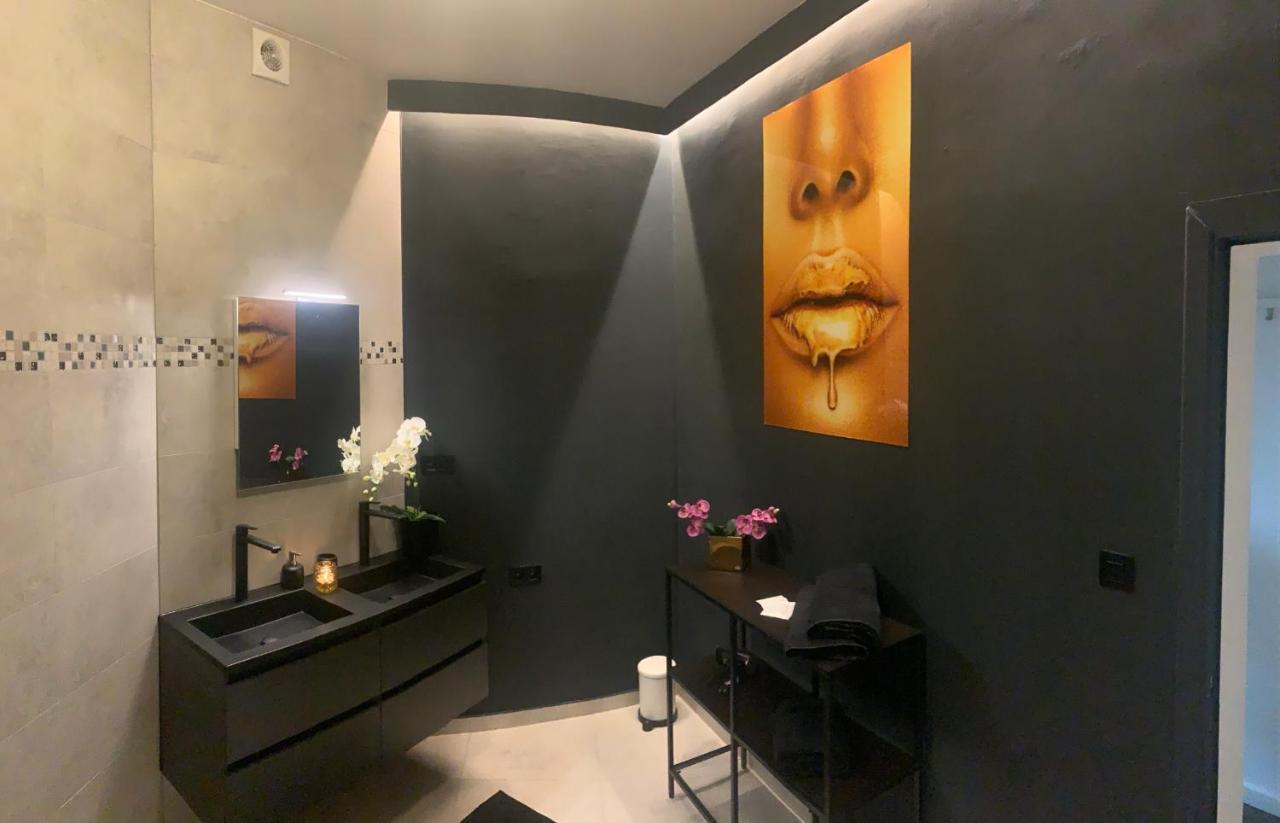 Sleep Inn - Black And Gold Loft Antwerp Cityview Kültér fotó